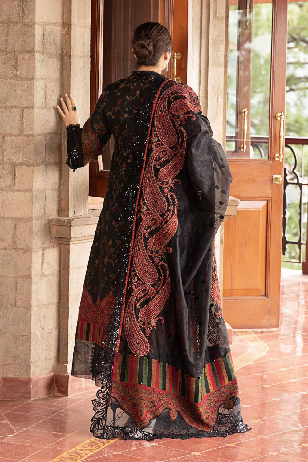 Unstitched 3 Piece Embroidered Lawn V524