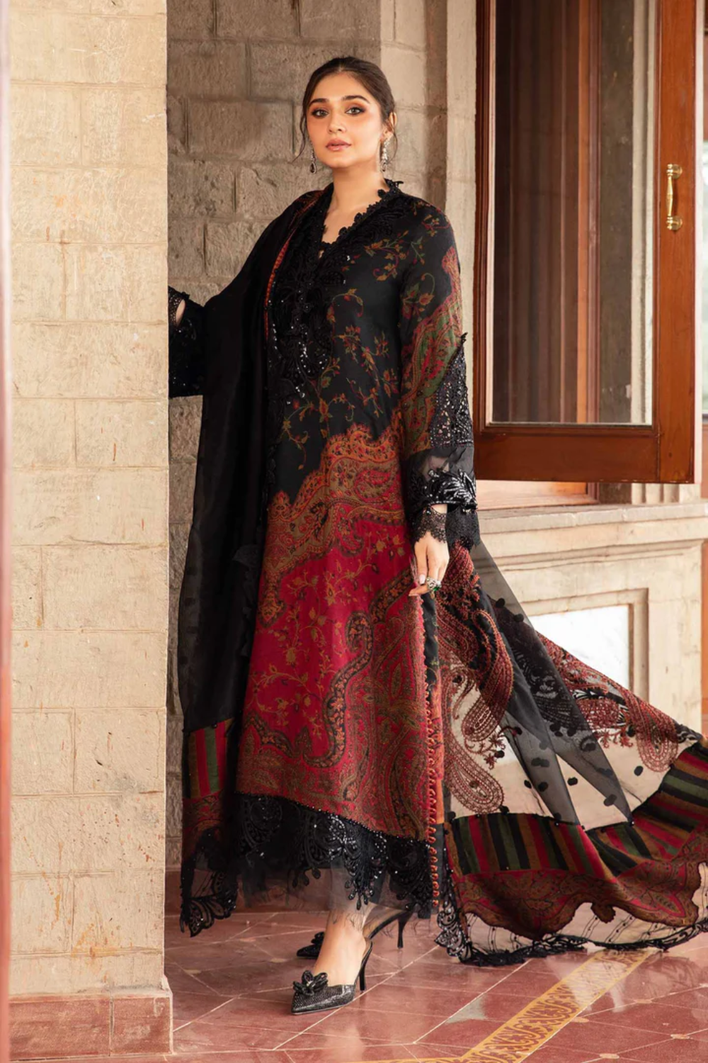 Unstitched 3 Piece Embroidered Lawn V524