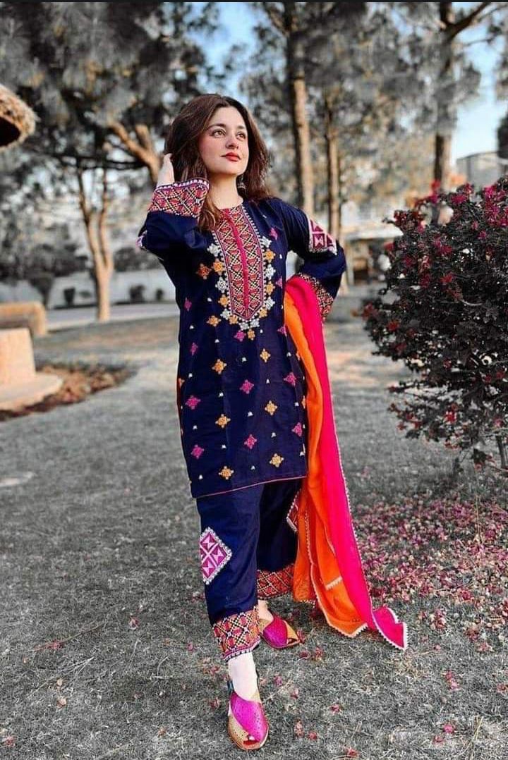 3 Piece Embroidered Lawn Shirt with Embroidered Chiffon Duppata V1275